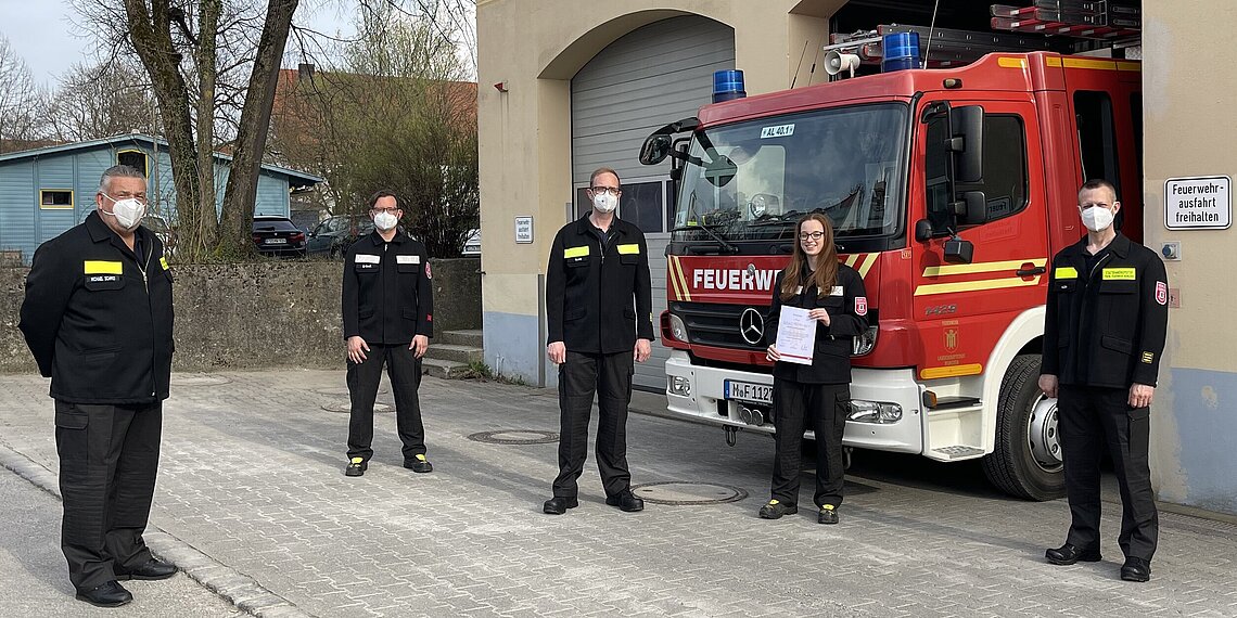 Julia Sattler bei der Ernennung durch den Kommandanten der FF München im April 2021