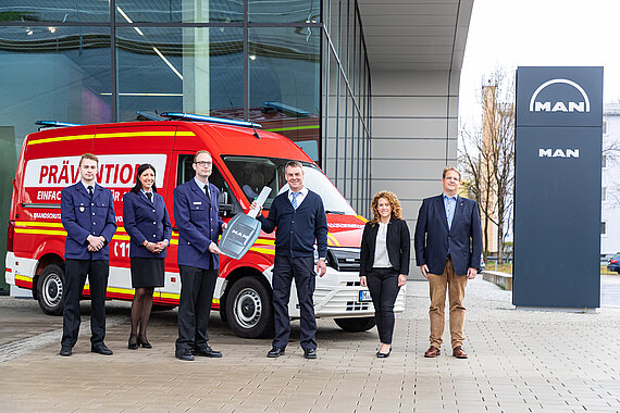 v.l.n.r.: Henri Kümmel, Christine Dirkorte, SBR Claudius Blank, Florian Ramsl (VKS), Esther Ludewig (MAN), Karsten Weber (MAN)