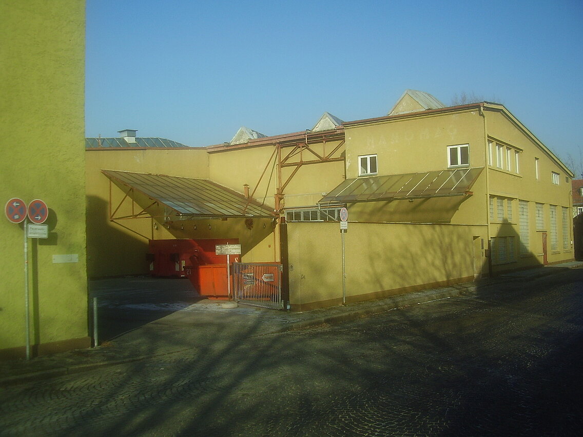Die ehemalige Polizeifahrschule in der Dachauer Straße, nun genutzt als Gerätehaus der Abteilung Stadtmitte