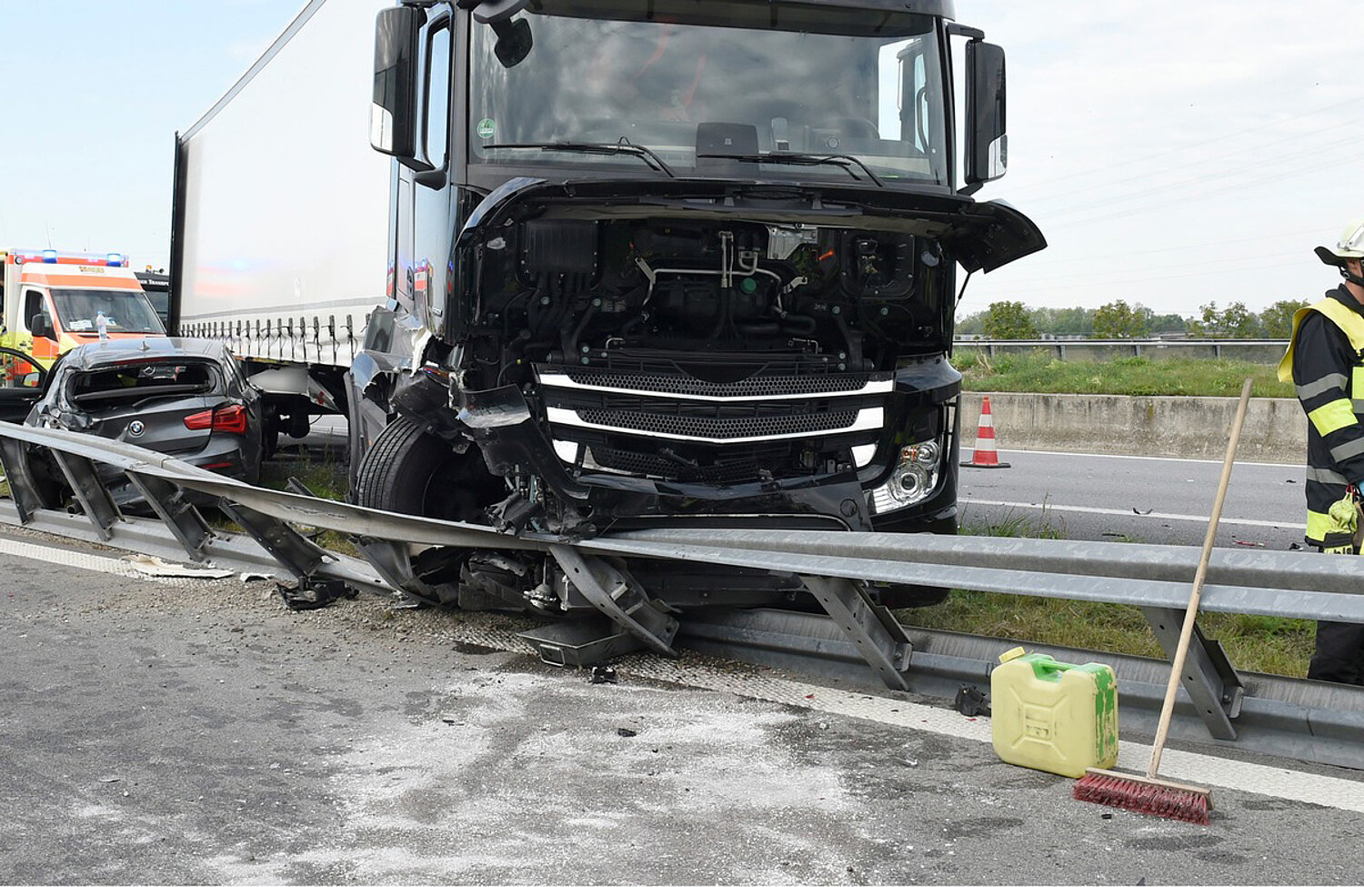 Verkehrsunfall auf der A99 mit vier Leichtverletzten