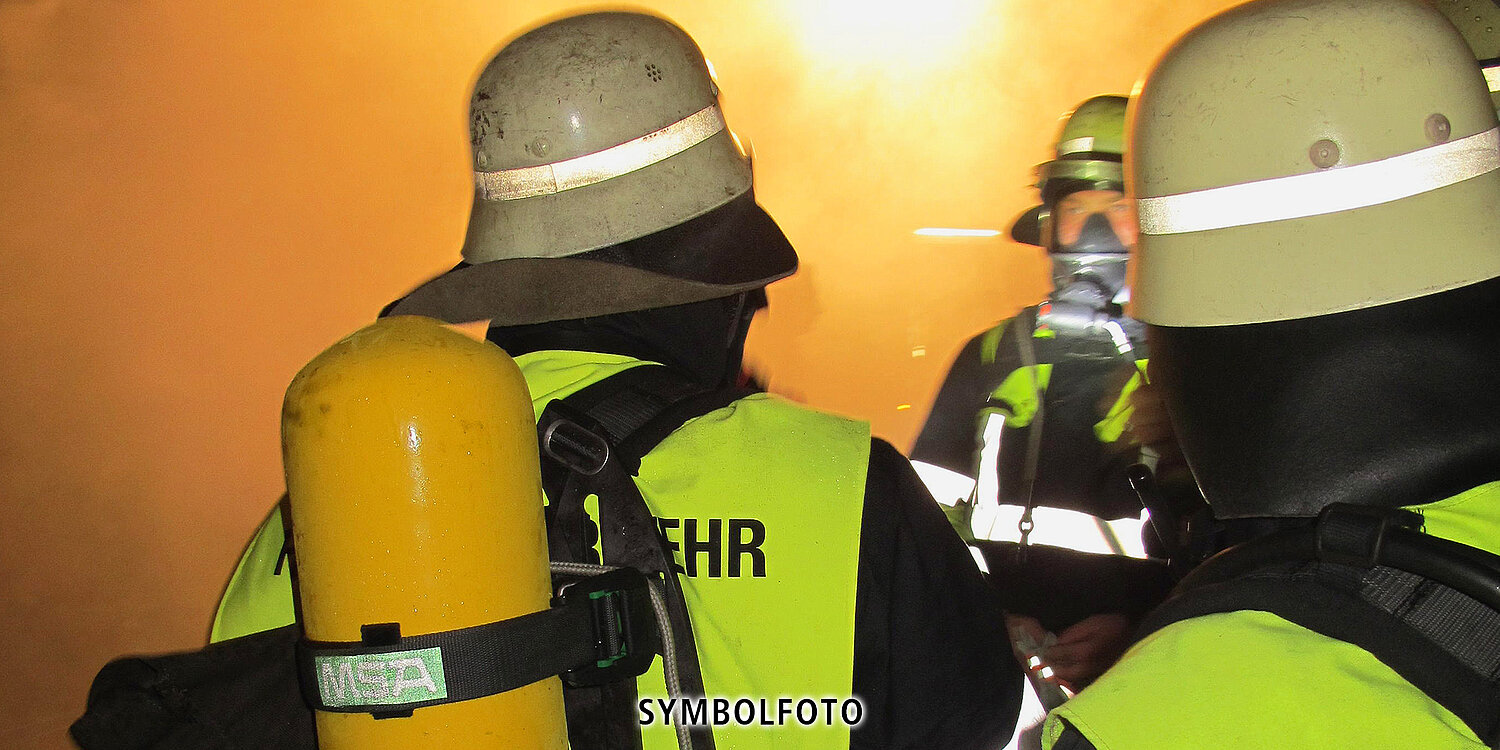 Feuerwehr Homburg rettet verletzten Marder aus Fallrohr