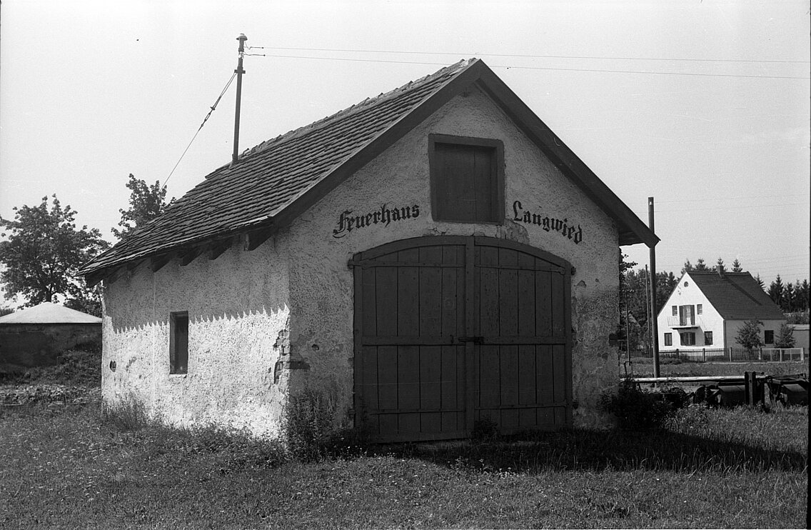 Das Feuerhaus von Langwied, wurde 1963 durch einen Neubau vor dem Gerätehaus ersetzt