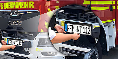 Neues Kennzeichen „FFM“ wird für die FF München am Fahrzeug montiert