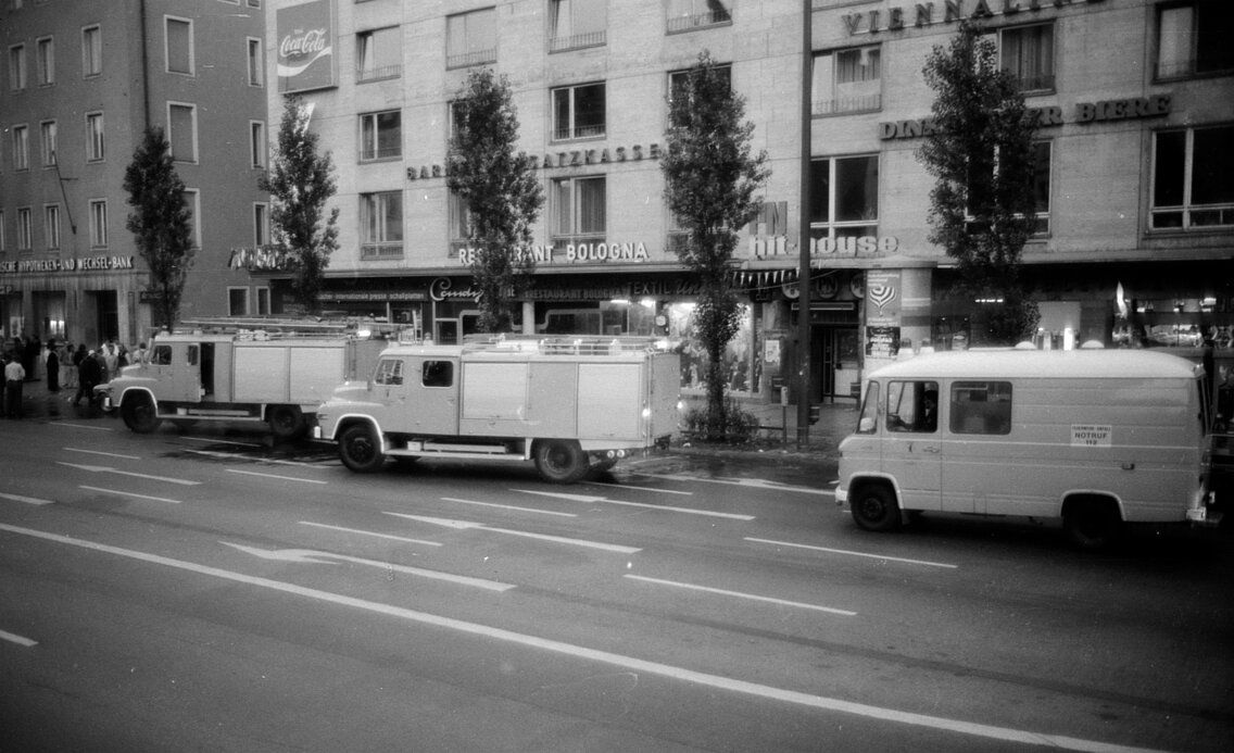 Die Berliner Feuerwehr im Einsatz auf der Münchner Leopoldstraße