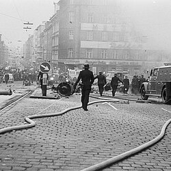 Blick von der Landsbergerstraße: das TLF 15 der Feuerwache 3. | Quelle: Archiv BFM